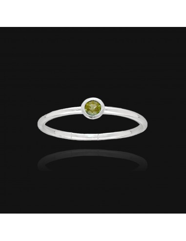 An solitario c/peridoto de 3mm...