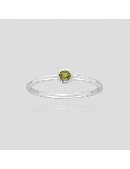 An solitario c/peridoto de 3mm  engarse ingles