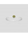An solitario c/peridoto de 3mm  engarse ingles