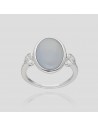 An.piedra lunar 15 mm x 10 mm cabuchon y 2 cz.