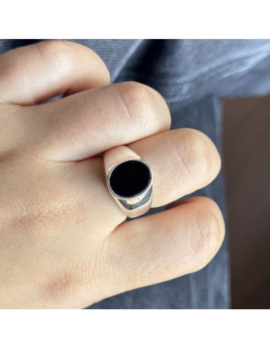An oval c/piedra negra agata