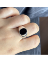 An oval c/piedra negra agata
