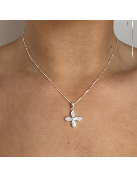 Con.c/dije flor de 4 petalos de nacar y zc mini en centro 19mm ,largo total 42 cm