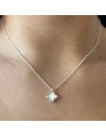 Conj. Con dije chico tipo flor Van Cleef c/ nacar